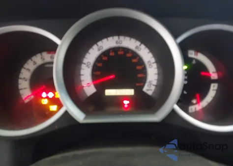 2015 Toyota Tacoma Base V6 z USA, uszkodzony, nr VIN 5TFLU4EN4FX118128